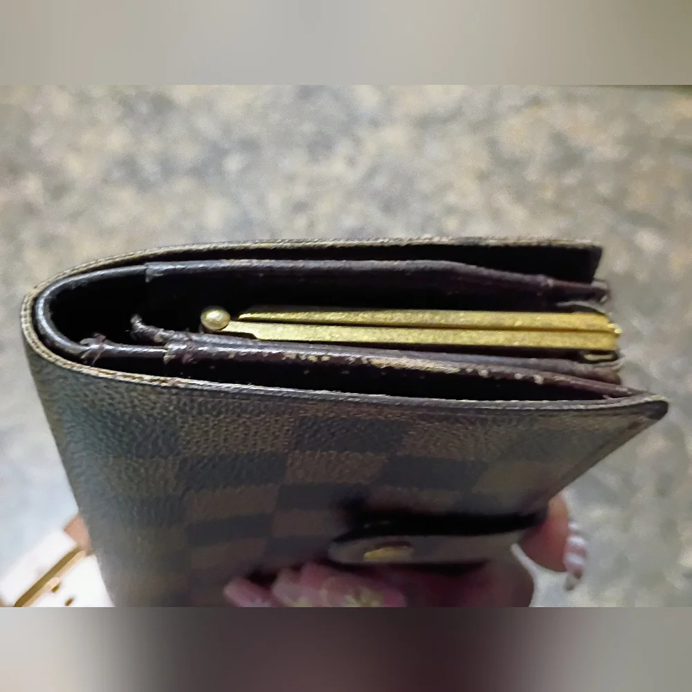Authentic Louis Vuitton Brown Portefeuille Viennois  Damier Ebène Wallet 🤎 - Picture 11 of 13